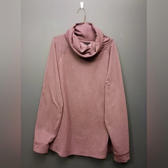 32 Degrees Sweaters - 32° Heat plum turtle neck sweater XXL